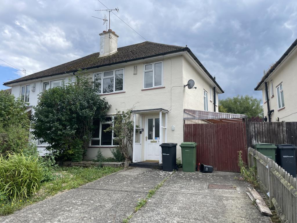 Lot: 20 - SEMI DETACHED HOUSE FOR IMPROVEMENT - front view of semi for improvement